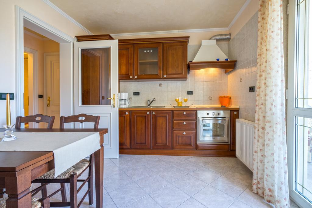 Apartments Anna Omis Bilik gambar